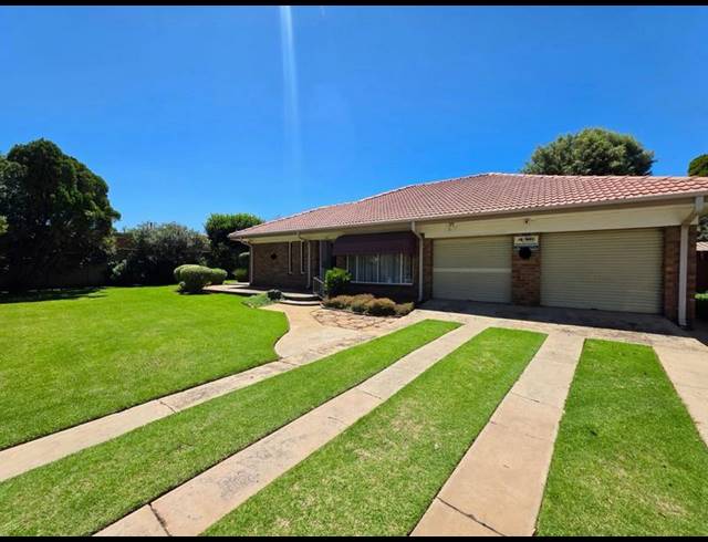 3 BEDROOM HOUSE FOR SALE IN VANDERBIJLPARK SE 2